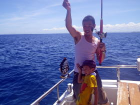 親子で五目釣りでモンガラカワハギを釣りました